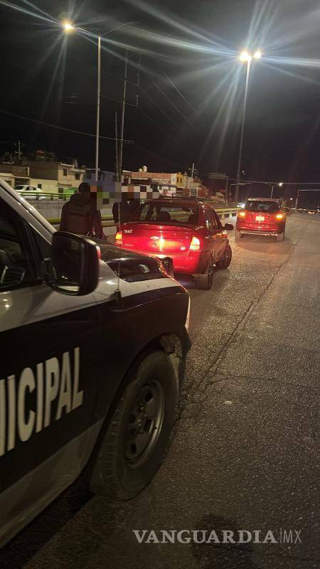 $!Un mesero fue golpeado y despojado de sus pertenencias tras ser perseguido y chocado por sus agresores.