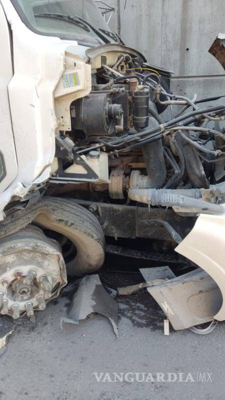 $!Los hechos ocurrieron alrededor de las 17:20 horas de este viernes en el paso a desnivel del bulevar Revolución hacia La Jabonera.