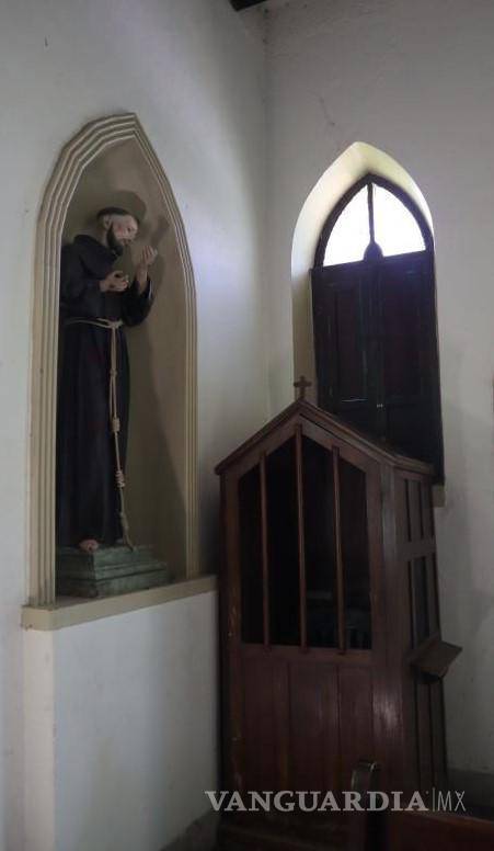 $!Confesionario de madera, un rincón sagrado que ha permanecido a través del tiempo.