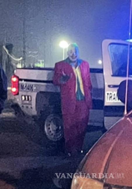 Chocan ‘Guasón’ y ‘Winnie Pooh’ contra taxi en cruce de Saltillo