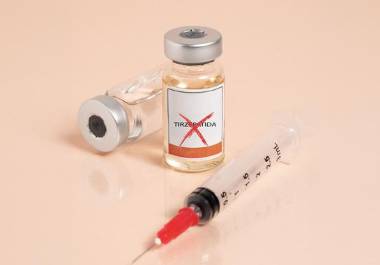 Cofepris alertó sobre productos con tirzepatida vendidos en plataformas digitales sin autorización sanitaria; Profeco pidió evitar su compra.