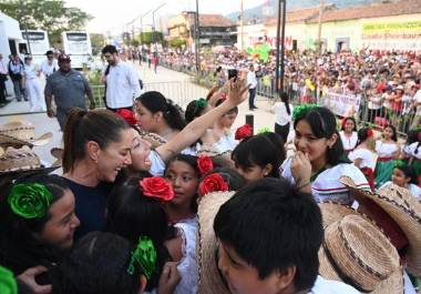 Claudia Sheinbaum inaugura y aborda el Tren Interoceánico en Tonalá, Chiapas
