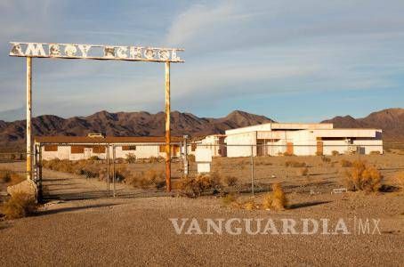 $!Arma cohete casero para viajar al espacio y probar que la Tierra es plana