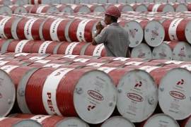 Petróleo cae más de 4 dólares por temor sobre demanda tras datos en China