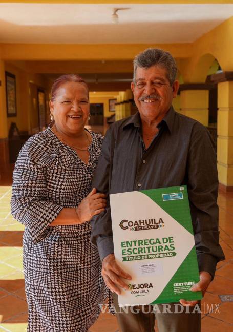 $!Beneficiarios de la colonia La Soledad y Año de Juárez recibieron escrituras después de décadas de gestiones y trámites inconclusos.