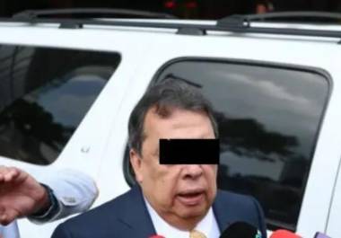 3 personas entregaron en la presidencia del tribunal los videos en los que se había grabado cómo cambiaban de autobús a los estudiantes normalistas en Iguala.