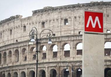 La multimillonaria línea de metro Metro C se ha estado construyendo durante dos décadas, pero se ha visto frenada por retrasos burocráticos y de financiación.