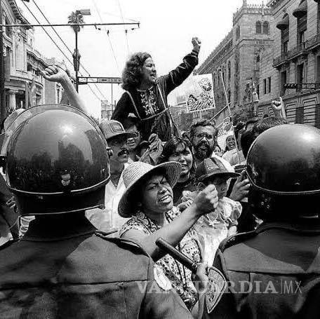 $!López Obrador recordó a la activista saltillense Rosario Ibarra de Piedra durante algunas de las manifestaciones y protestas que organizaron durante los años 90