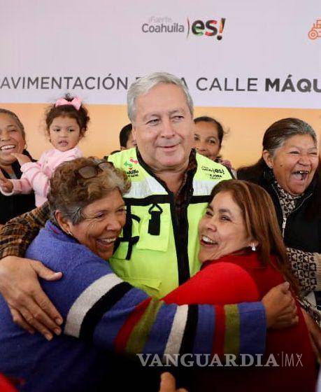 $!Los vecinos agradecieron al alcalde Chema Fraustro por la obra.