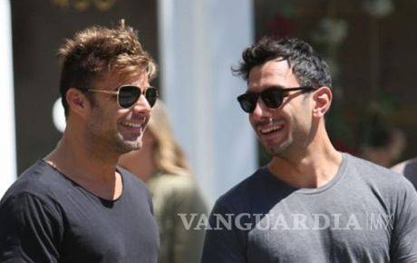 Ricky Martin se arrodilla ante Jwan Yosef para pedirle matrimonio