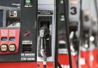 Los precios se han visto afectados por los bloqueos derivados de la guerra de Irán en el estrecho de Ormuz, una vía por la que circula aproximadamente una quinta parte del petróleo mundial.