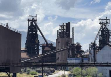 Carlos Villarreal, alcalde de Monclova, durante una declaración sobre la crisis de AHMSA.