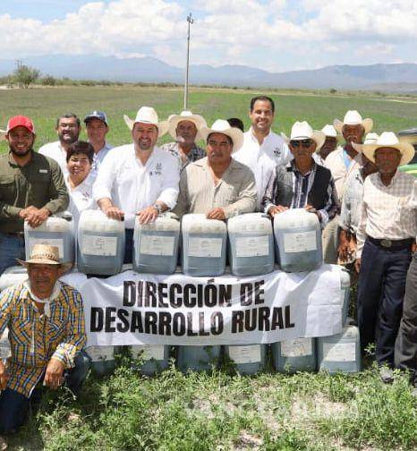 $!Investigador de la Universida Autónoma Agraria Antonio Naro capacitará a los ejidatarios para el uso del fertilizante.