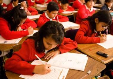 El apoyo busca contribuir a la permanencia escolar de niñas y niños de educación primaria mediante un respaldo económico para sus familias.