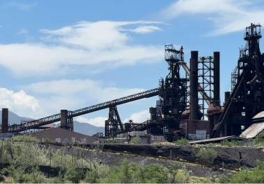 Manolo Jiménez señaló que la subasta desierta de AHMSA retrasa la solución financiera y el pago a miles de trabajadores.