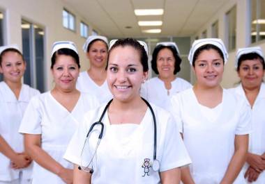 La falta de estabilidad económica y prestaciones, junto con la ausencia de pensiones futuras, profundiza la percepción de desvalorización profesional entre el personal de enfermería.