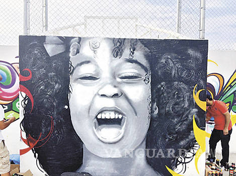 $!Artistas urbanos colorean colonias de Saltillo atacadas por el crimen organizado