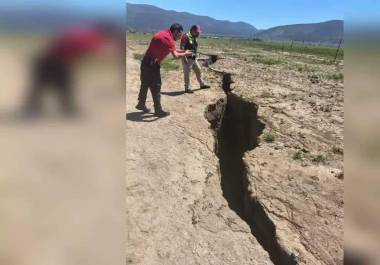 Autoridades mantienen monitoreo permanente de la grieta en Tierras Prietas y descartan riesgo para la población.