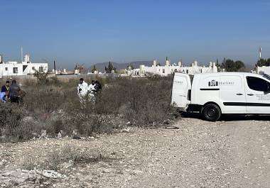 Personal de la autoridad trasladó el cuerpo al Servicio Médico Forense para determinar causas de muerte.