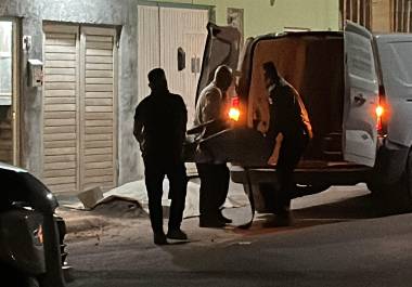 En el interior de la vivienda fue localizado sin vida un hombre de 74 años, quien se encontraba sobre el piso y en avanzado estado de descomposición, de acuerdo con autoridades.