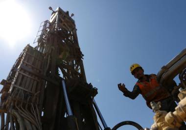 Trabajadores del sector siderúrgico enfrentan retrasos en la cadena de producción por trámites lentos.