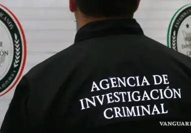 Elementos ministeriales realizaron un cateo en la colonia Ácoros, donde aseguraron una réplica de arma de fuego y otros indicios.
