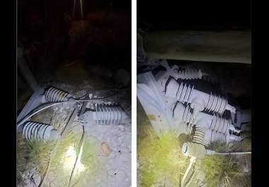 La caída de un poste de energía eléctrica durante la tormenta registrada en la madrugada dejó fuera de operación parte de la captación Zapalinamé, afectando el suministro de agua en diversos sectores del suroriente de Saltillo.