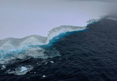 El A23a, considerado, iceberg más grande y más antiguo del mundo, está a la deriva por el océano Antártico tras desprenderse, dio a conocer la British Antarctic Survey