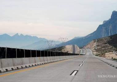 Mientras continúan los incrementos a la tarifa, también siguen los accidentes que obligan a cerrar la vía.