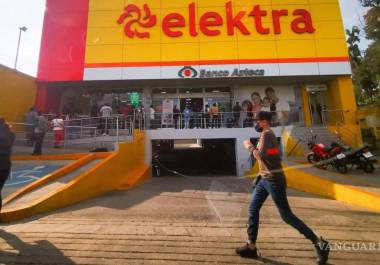 Las acciones de Grupo Elektra cayeron este lunes más del 70 por ciento, después de que los reguladores ordenaran a la bolsa reanudar sus operaciones.