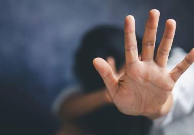 La violencia contra la mujer persiste, a pesar de las órdenes de restricción en contra de personas violentas.