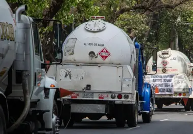 Los autotanques de gas son sometidos a revisiones para verificar sus condiciones mecánicas y de seguridad.