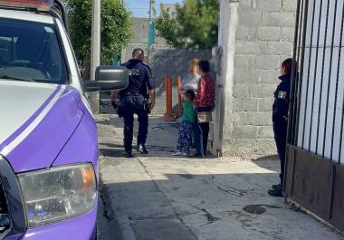 La presunta agresora huyó del domicilio antes de la llegada de las autoridades, luego de amenazar a sus propios padres.