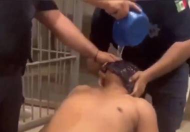 La CDHE y la Fiscalía de Colima abrieron investigaciones por presuntos actos de tortura de policías de Coquimatlán contra un hombre detenido.
