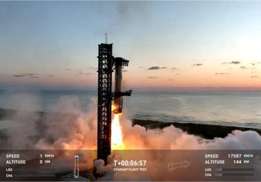 SpaceX completó su quinto vuelo de prueba del megacohete Starship y, por primera vez, en su primer intento fue atrapado el propulsor en la plataforma de despegue.