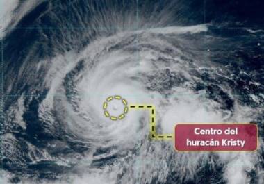 El huracán ‘Kristy’ continúa intensificándose por la tarde del jueves a categoría 5 en la escala Saffir-Simpson; sin embargo, se aleja del territorio mexicano.