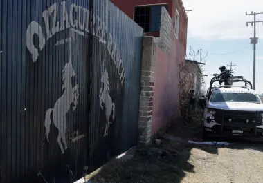Un presunto integrante del CJNG reveló a la televisión italiana haber incinerado a 250 personas en Teuchitlán, contradiciendo los peritajes de la FGR mientras colabora en secreto con colectivos de búsqueda.