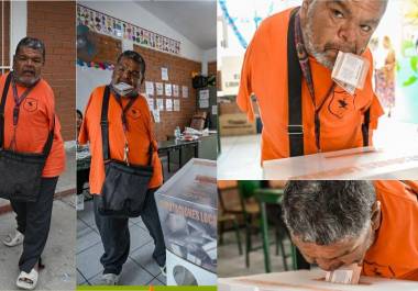 Sin brazos de nacimiento, Arturo Morales Herrera acudió a votar con apoyo de una amiga y emitió su sufragio utilizando los labios, en una muestra de perseverancia y compromiso ciudadano.