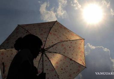 La Onda Tropical número 15 y la zona de baja presión con probabilidad para desarrollo ciclónico asociada, originarán lluvias muy fuertes; se mantendrá el ambiente caluroso a muy caluroso.