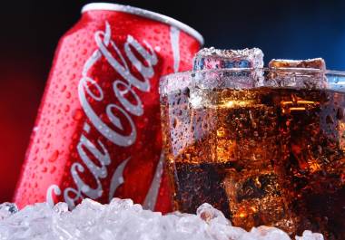 Los productos de Coca-Cola registraron un nuevo ajuste de precios en México. El incremento alcanza hasta cinco pesos en distintas presentaciones de refrescos, aguas y bebidas saborizadas.