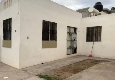 El cuerpo fue localizado en la cocina del inmueble, ya en avanzado estado de descomposición.