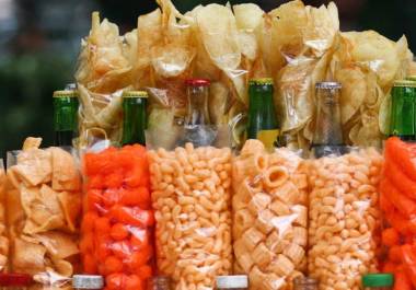 Las papitas de carrito son una botana tradicional en México, pero su consumo habitual puede traer riesgos graves a la salud. Conoce su impacto real en el organismo y lo que dicen los expertos.