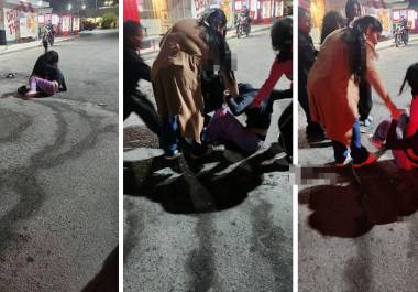 Una mujer intervino para separar a las jóvenes en medio del enfrentamiento registrado antes de las 07:20 horas.