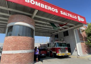 Personal de Bomberos revisó al hombre al momento de su arribo a la estación de la colonia Guayulera, donde se confirmó que ya había fallecido.