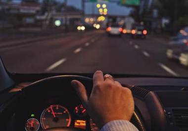 La llamada Hora Gris es uno de los momentos más peligrosos para conductores y peatones debido a la baja visibilidad natural.