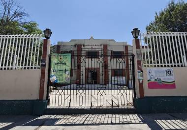 Vidrios rotos, cámaras dañadas y extintores vaciados fueron parte de los destrozos encontrados dentro del plantel tras el periodo vacacional.
