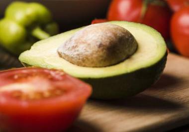 La inflación en México alcanza 4.59% en marzo 2026; jitomate, aguacate y verduras disparan precios en mercados y canasta básica.