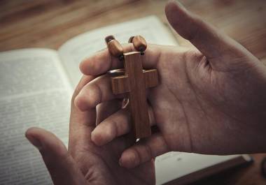 La iniciativa del diputado Arturo Ávila propone adicionar un párrafo al artículo 16 de la Ley de Asociaciones Religiosas para que los contenidos digitales de religiosos se sujeten a lineamientos federales.