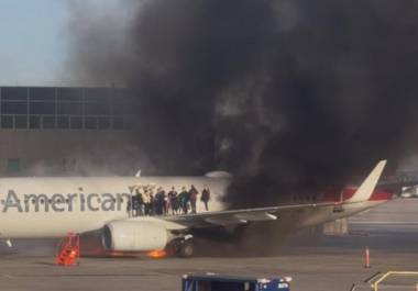 Aeropuerto Internacional de Denver fue el escenario de un nuevo accidente aéreo en Estados Unidos, se trata del incendio de un avión de American Airlines la tarde del jueves.