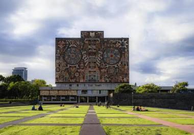 Se mencionan también casos internos de alta sensibilidad, como presuntas omisiones administrativas, denuncias de acoso laboral, conflictos sindicales y disputas por propiedad intelectual.